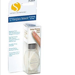 brush of fibreglass network strengthening nail wrap by salon sciences
